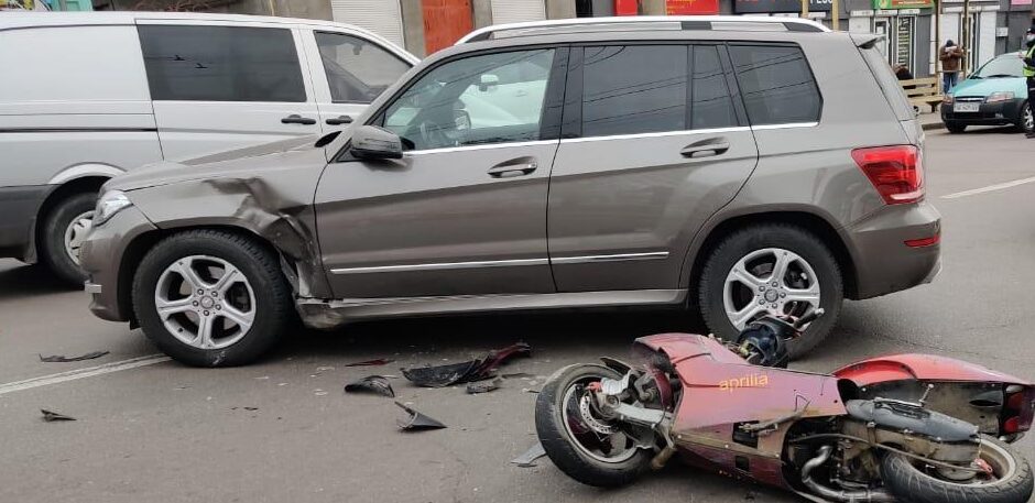 У Миколаєві в ДТП постраждав 18-ти річний мопедист