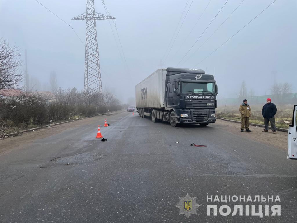 У Миколаєві під колеса вантажівки потрапив чоловік - він у важкому стані