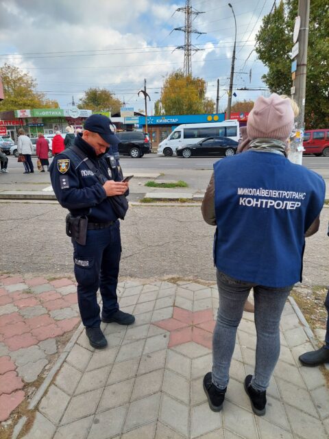 На зупинці 