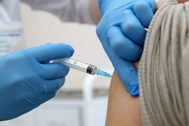Миколаївцям, які не зробили другу дозу вакцини від COVID-19, будуть телефонувати та запрошувати на щеплення