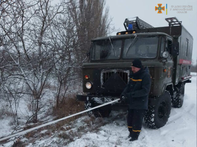 Через погіршення погодних умов на дорогах Миколаївщини працюють мобільні групи