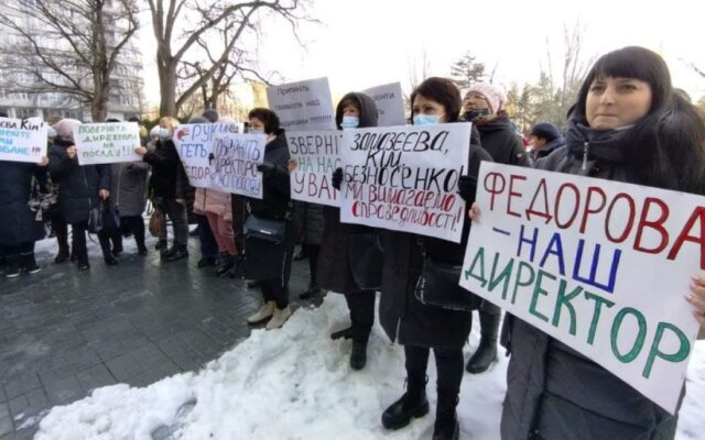 Скандальне звільнення директорки інфекційки Федорової: у Миколаєві зібрався мітинг