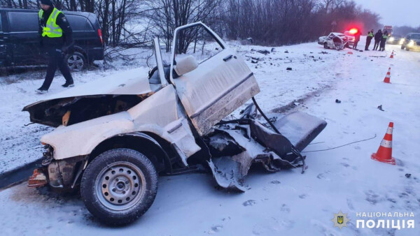 Поблизу Миколаєва зіткнулися дві автівки: один загиблий, троє травмованих (ФОТО, ВІДЕО)