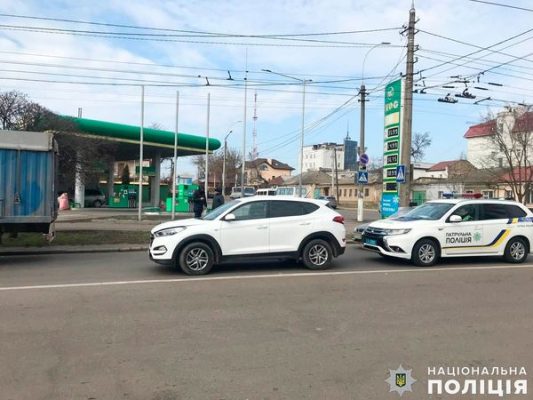У Миколаєві легковик збив неповнолітню дівчину: її госпіталізували