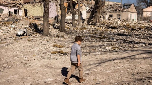 Ворог при переміщенні колон використовує українських дітей як живий щит – розвідка