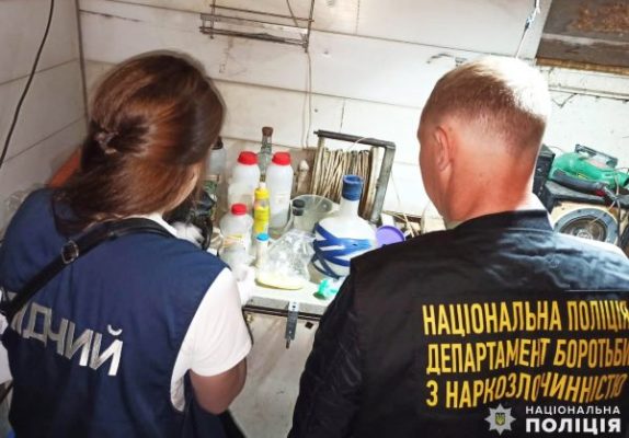 У Миколаєві поліцейські викрили чоловіка на виготовленні амфетаміну