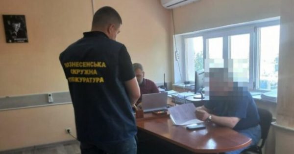 Колишній мер Южноукраїнська підозрюється в побитті заступниці