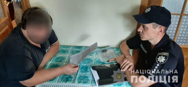 Наживався на переселенцях та волонтерах: на Миколаївщині затримали онлайн-шахрая (ФОТО, ВІДЕО)