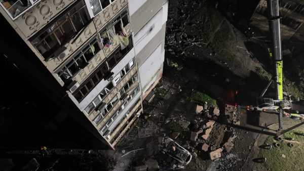 У Миколаєві ракета прошила житлову багатоповерхівку: мешканці діляться дивовижними історіями порятунку