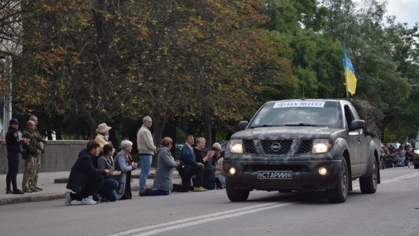 Живий коридор для героїв. У Вознесенську, що на Миколаївщині, вшанували пам'ять загиблих воїнів