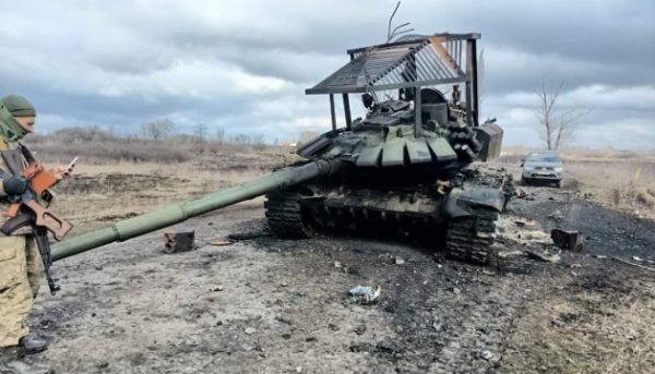На півдні українські захисники знищили шість танків, вісім гаубиць та понад сотню загарбників