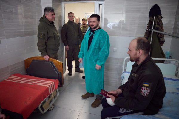 Зеленський приїхав до українських захисників під Бахмут