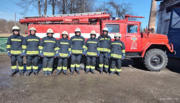 Рятувальники Миколаївщини отримали спецкостюми від канадської діаспори