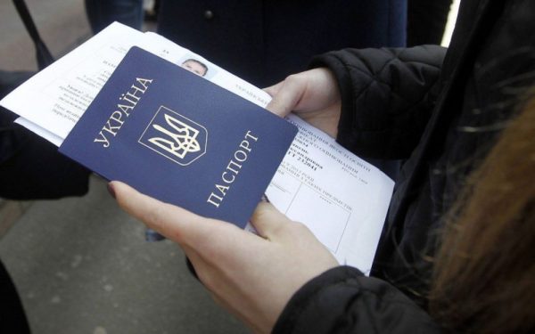 ВР запровадила іспити з основ Конституції, історії та державної мови для набуття громадянства України