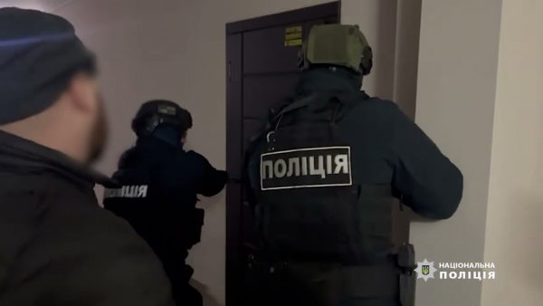 Кіберполіція викрила групу українців, які переказували гроші на криптогаманці загарбників