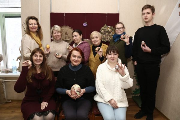 В обласному центрі народної творчості пройшов майстер-клас «Чарівний світ писанки»