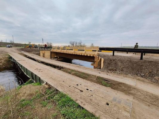 У селі на Миколаївщині зведено новий міст, замість зруйнованого окупантами