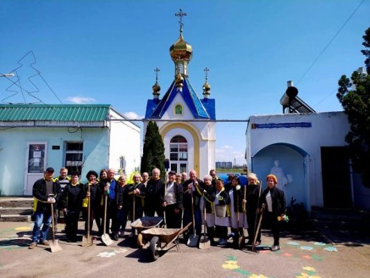 Біля будинку милосердя імені Святого Миколая започаткували алею катальп