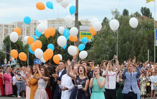 Чи будуть проводити випускні цього року: відповідь Міносвіти