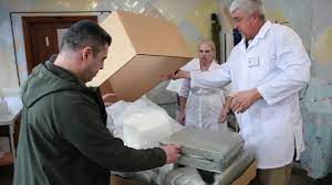 Миколаївські волонтери передали обласній дитячій лікарні сучасний світильник в операційну