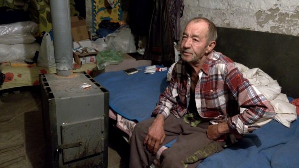 Не покину свій клаптик землі: житель села на Миколаївщині живе в погребі
