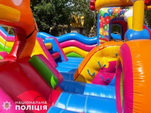 Загибель дитини на батуті»: власницю смертельного атракціону вивели із зали суду у наручниках
