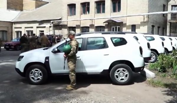 До Дня морської піхоти Миколаївська міська рада передала військовим позашляховики та ордери на квартири