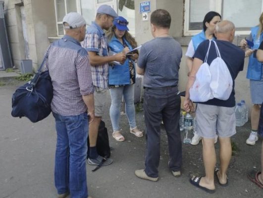 У Миколаєві продовжують зустрічати людей з Херсонщини, які евакуювалися рятуючись від підтоплення