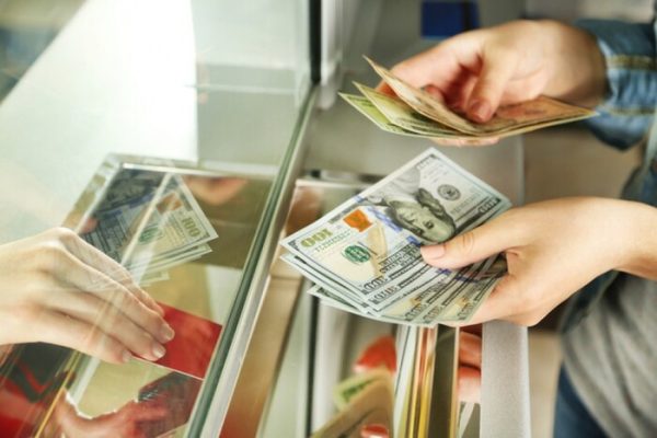 НБУ зобов'язав банки та обмінники приймати старі чи зношені банкноти іноземної валюти