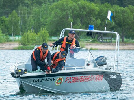 Техніка, зброя і боєприпаси: ДСНСники дивують знахідками у воді на пляжах Миколаївщини