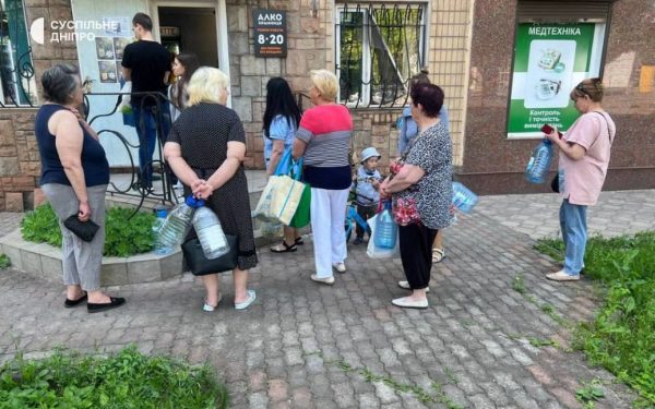 Підрив Каховської ГЕС: в Кривому Розі пляшка води досягла рекордної вартості