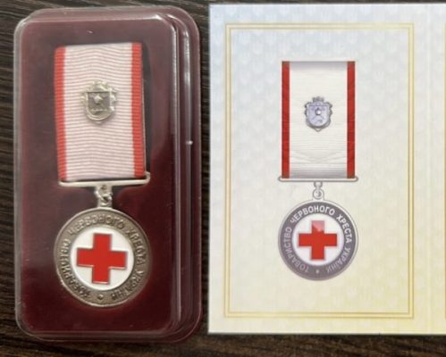 Керівникам дошкільних закладів Миколаєва вручили відзнаку Товариства Червоного Хреста України