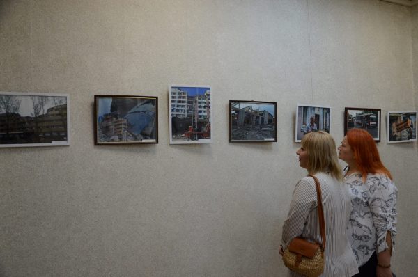 У миколаївській “Могилянці” відкрили фотовиставку “Незламний дух міста-героя”