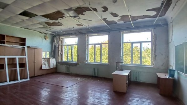 Треба робити добро — як волонтери відновлюють миколаївську гімназію