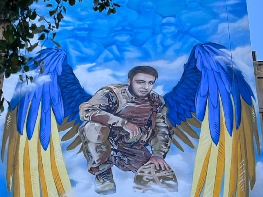 В Южноукраїнську створюють мурал із зображенням місцевого військового