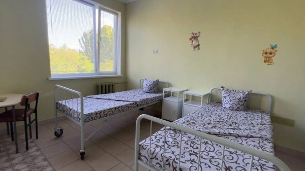 У хірургічному відділенні дитячої лікарні Миколаєва встановлюють кондиціонери