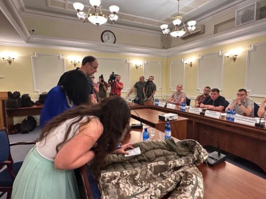 Скандал з куртками для ЗСУ: Антикоррада при Міноборони стала на сторону Резнікова