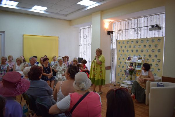 «Місто, в яке я закохана»: у Миколаєві урочисто відкрили фотовиставку Наталії Комарницької