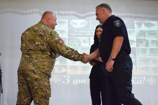 У Миколаєві рятувальників привітали напередодні їх професійного свята