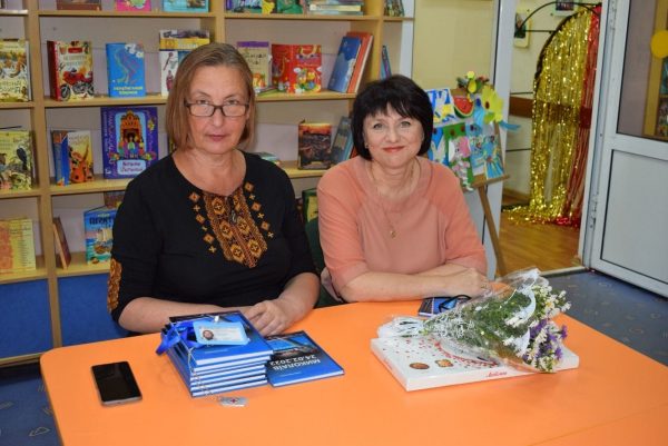 «Миколаїв 24.02.2022»: у бібліотеці імені Шури Кобера та Віті Хоменка презентували книгу Ганни Половенко