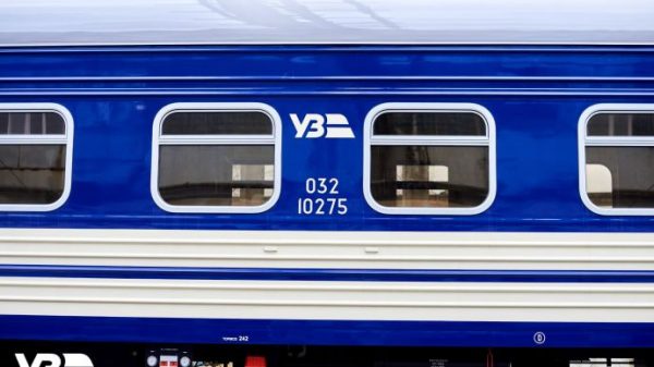 Укрзалізниця відновила рух поїздів між Миколаєвом та Херсоном