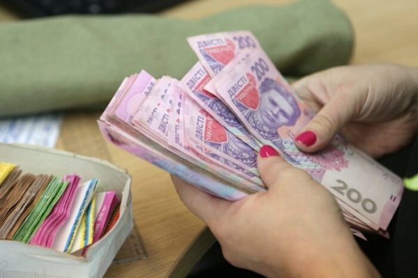 60 тисяч українців неправомірно отримали по 6500 гривень допомоги