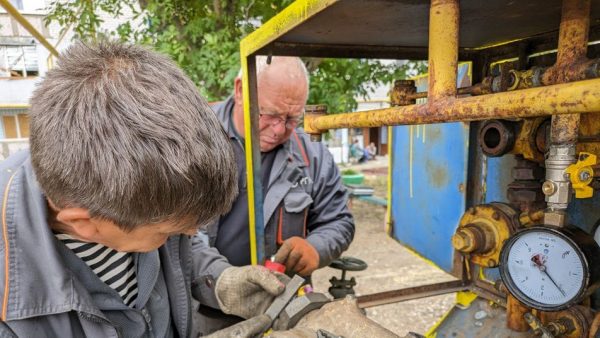 Життя повертається. У будинках Первомайського на Миколаївщині підключають газопостачання