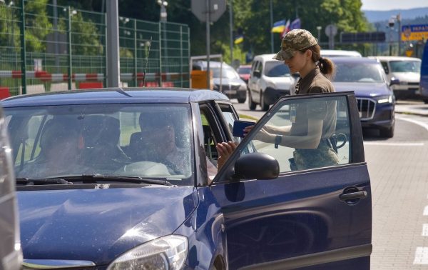 Біженці повернуться не всі: МВФ дав прогноз чисельності населення України