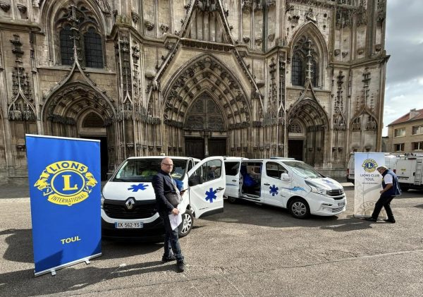 Два медичні заклади Миколаївщини отримали машини «швидкої допомоги» із Франції