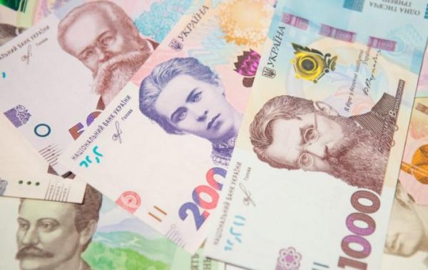 Крали гроші для переселенців: у Львівській області викрили схему на мільйони