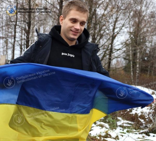 Підліток із Маріуполя, який попросив допомоги у Зеленського, вже в Україні