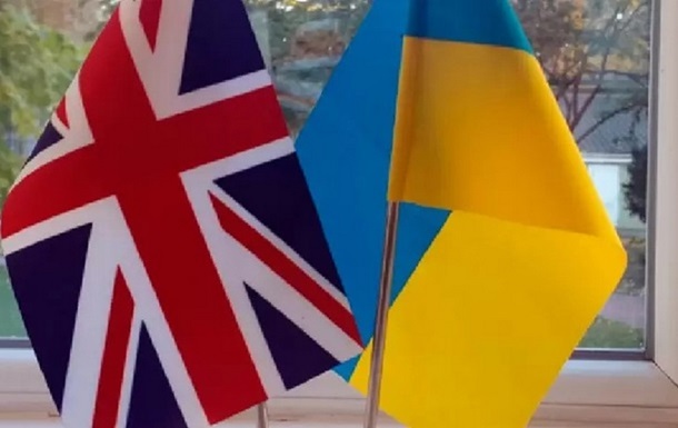 Британія передала українським військовим зимовий одяг і спорядження
