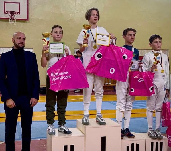 Юні миколаївські фехтувальники вибороли два «срібла» на Всеукраїнському турнірі