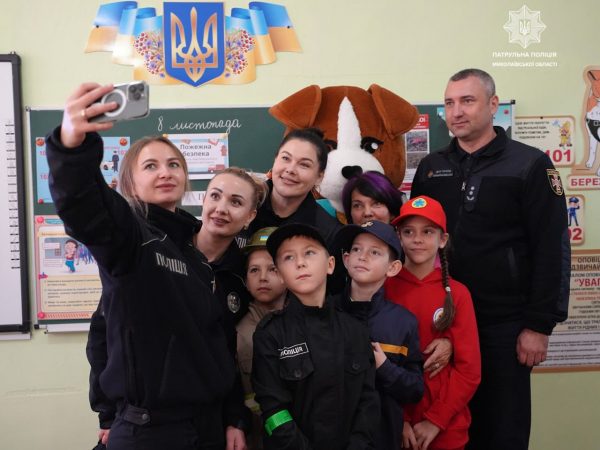 Миколаївські патрульні та рятувальники завітали на відкриття класу безпеки